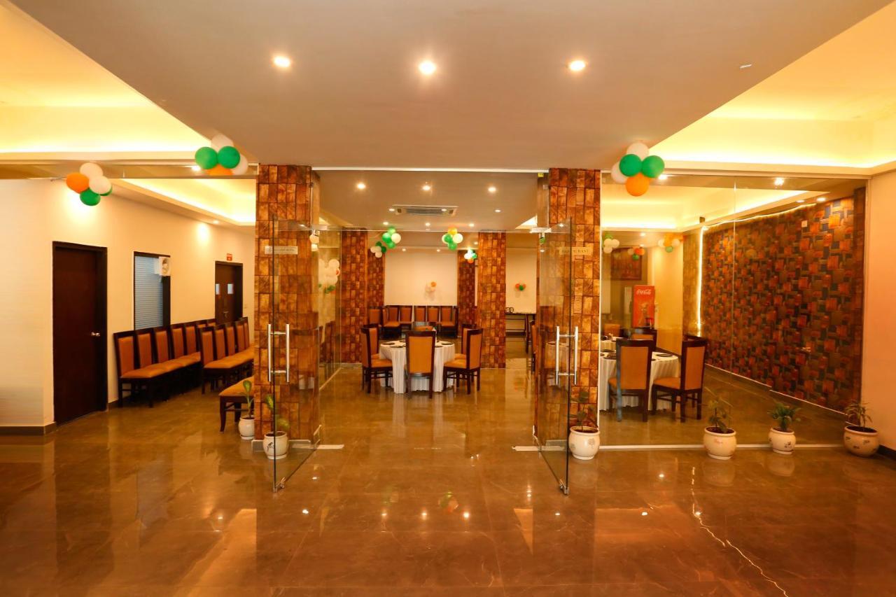 Airport Hotel Tashree Νέο Δελχί Εξωτερικό φωτογραφία